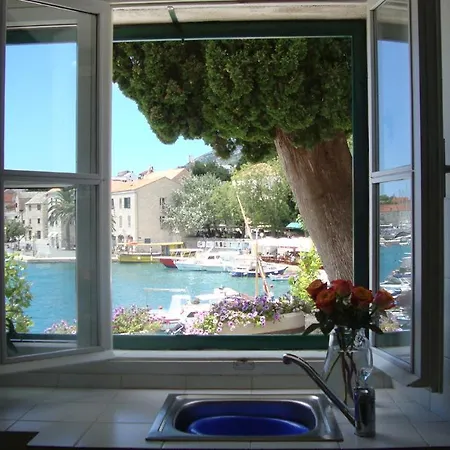 Tatil Evi Beautiful White Stone Seafront House In Bol, With Panoramic Views. Bol