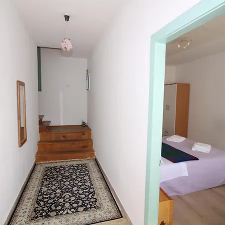 Beautiful White Stone Seafront House In Bol, With Panoramic Views. Tatil Evi
