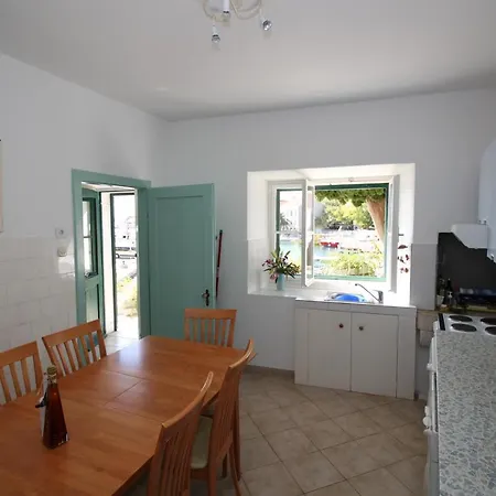 Tatil Evi Beautiful White Stone Seafront House In Bol, With Panoramic Views. *