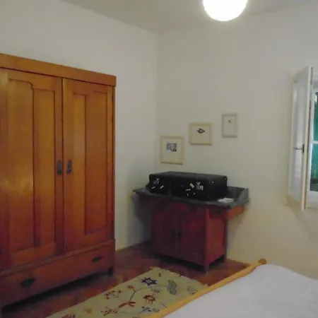 Beautiful White Stone Seafront House In Bol, With Panoramic Views. Tatil Evi