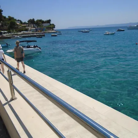 Tatil Evi Beautiful White Stone Seafront House In Bol, With Panoramic Views.